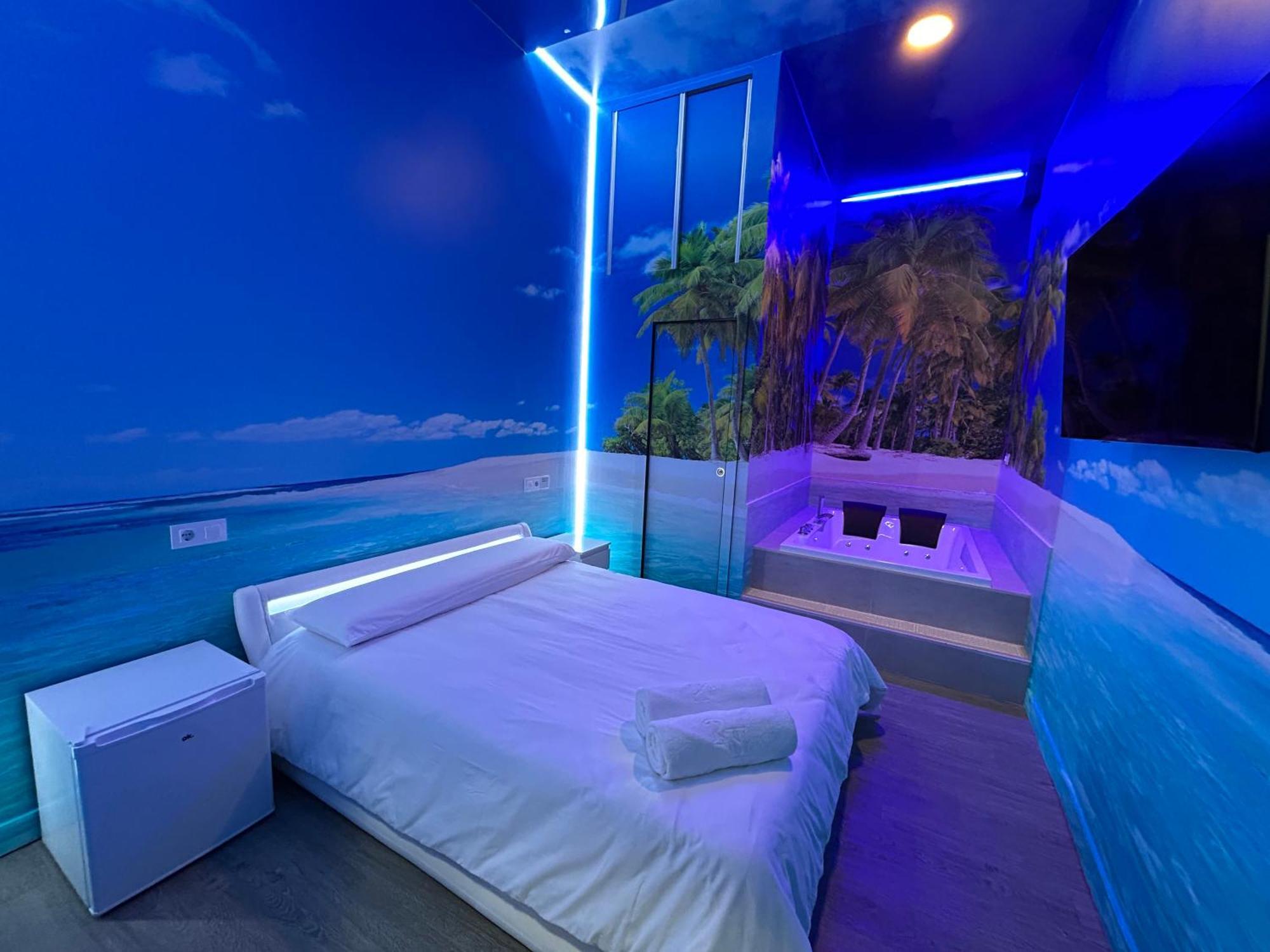 Habitacion Con Jacuzzi Y Bano Privado Madrid Luaran gambar